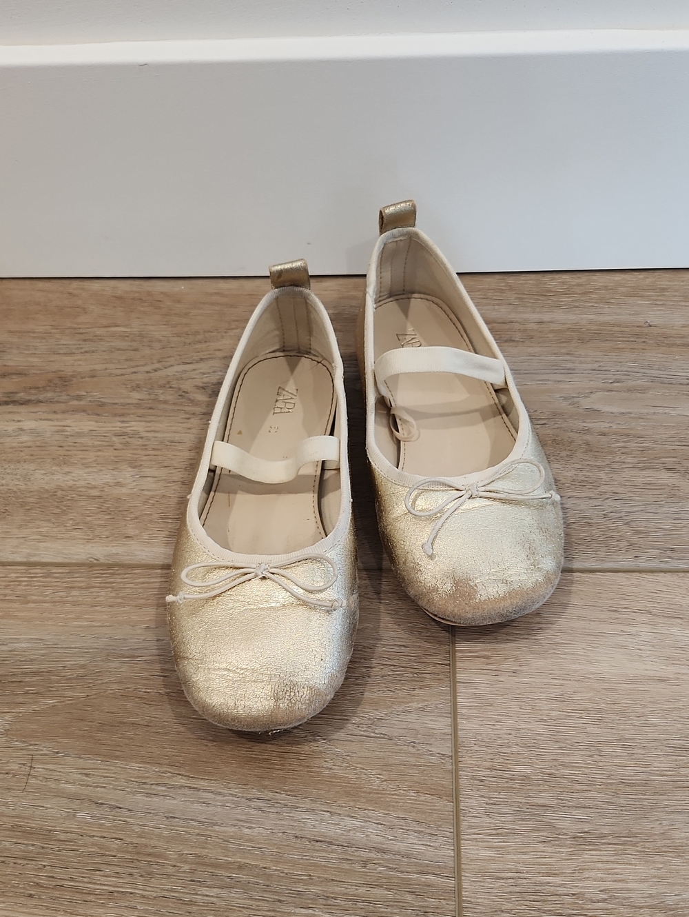 Zara Girls Gold Sparkle Mary Jane Ballet Flats with Bow Size 31